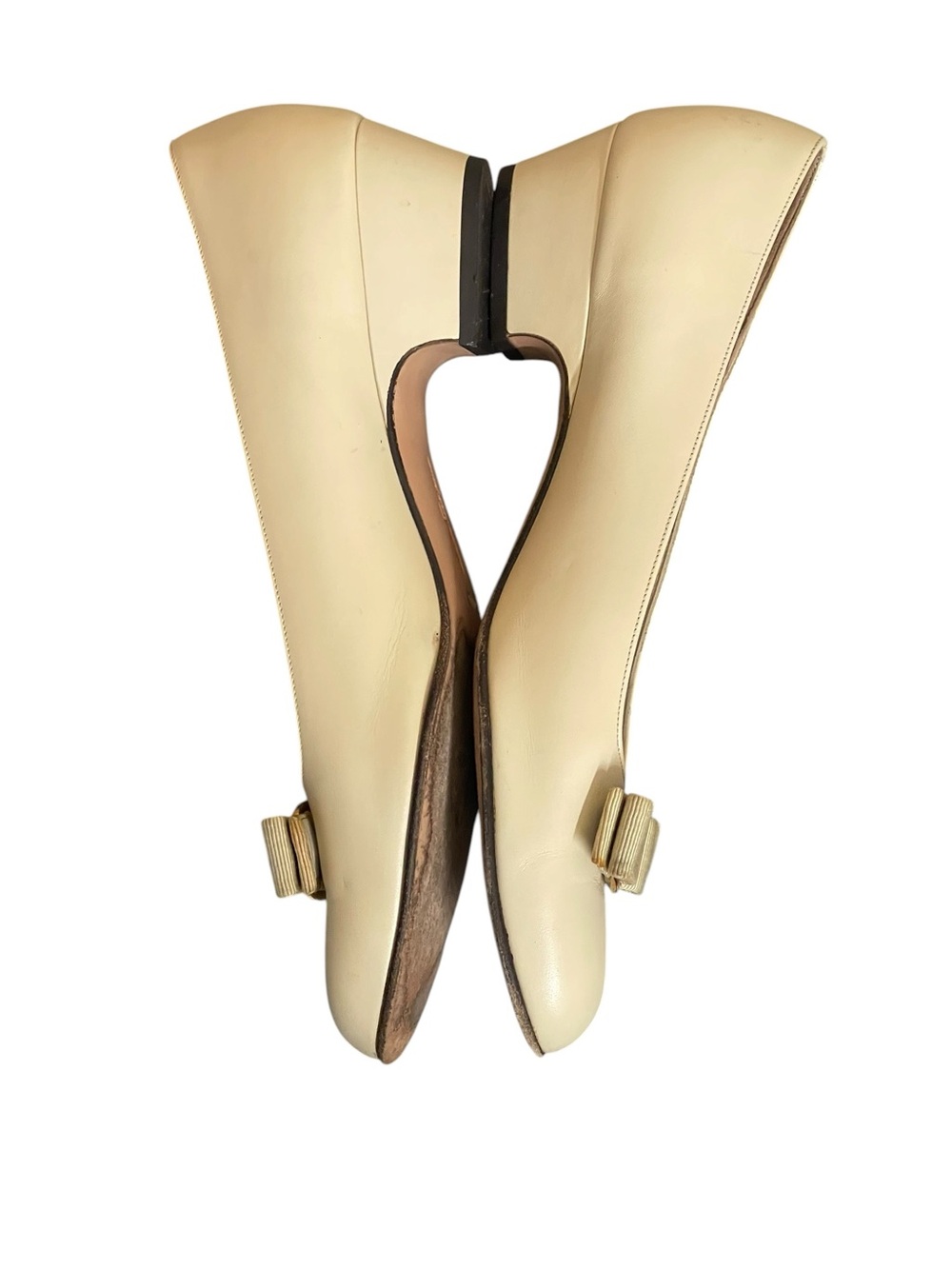 Salvatore Ferragamo vintage Vara Bow Cream Ivory Bow Pumps Heel
Shoes size 9 3 A - Picture 7 of 14